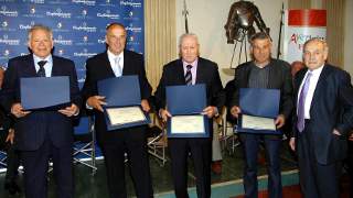 Il vicepresidente Lino Bon con i quattro Pensionati Artigiani Benemeriti premiati il 20 maggio Il vicepresidente Lino Bon con i quattro Pensionati Artigiani Benemeriti premiati il 20 maggio