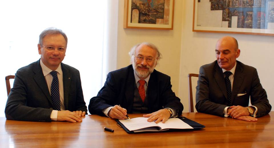 Il presidente di Confartigianato Vicenza, Agostino Bonomo, il prorettore dell’Università di Padova, Vincenzo Milanesi, e il direttore di Confartigianato Vicenza, Pietro De Lotto Il presidente di Confartigianato Vicenza, Agostino Bonomo, il prorettore dell’Università di Padova, Vincenzo Milanesi, e il direttore di Confartigianato Vicenza, Pietro De Lotto