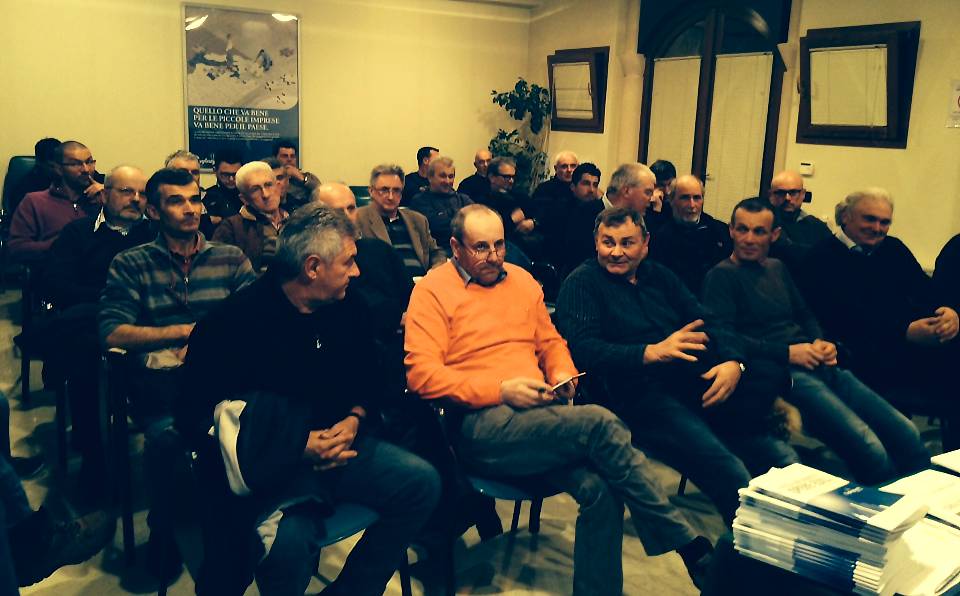 Folto pubblico all'incontro del Sietema Casa Folto pubblico all'incontro del Sietema Casa