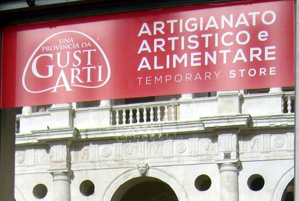 Le vetrine del Temporary Store di ViArt e Gustarti Le vetrine del Temporary Store di ViArt e Gustarti