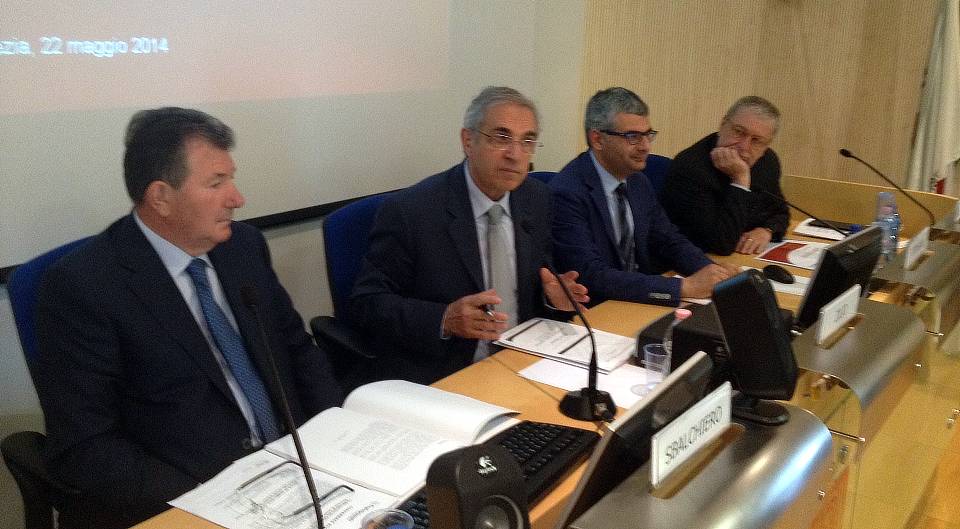 Il tavolo dei relatori alla presentazione della ricerca Il tavolo dei relatori alla presentazione della ricerca
