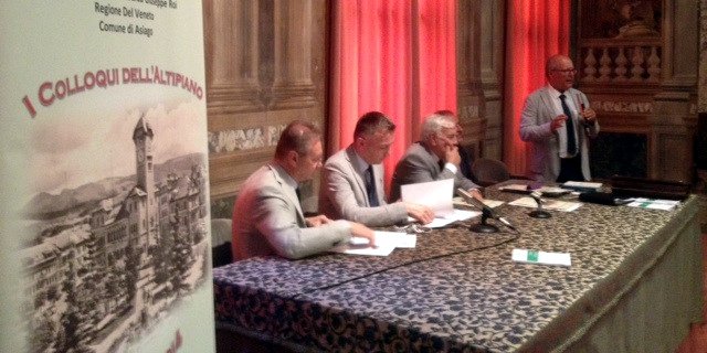 Un momento della presentazione Un momento della presentazione