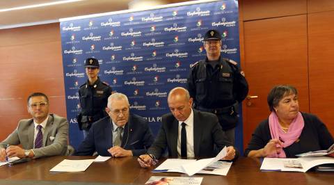 Nerio Dalla Vecchia, componente di Giunta Esecutiva con deleghe alle Politiche Territoriali, Gino Cogo, presidente Anap Vicenza, Bruno Cordischi, vice Questore vicario di Vicenza, Paola Sulis, Sostituto Commissario della Polizia di Stato nonché vice dirigente dell’Ufficio Prevenzione Generale e Soccorso Pubblico della Questura di Vicenza Nerio Dalla Vecchia, componente di Giunta Esecutiva con deleghe alle Politiche Territoriali, Gino Cogo, presidente Anap Vicenza, Bruno Cordischi, vice Questore vicario di Vicenza, Paola Sulis, Sostituto Commissario della Polizia di Stato nonché vice dirigente dell’Ufficio Prevenzione Generale e Soccorso Pubblico della Questura di Vicenza