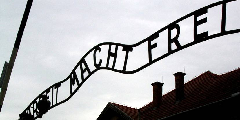 Il cancello principale di Auschwitz - Foto Muu-karhu Il cancello principale di Auschwitz - Foto Muu-karhu