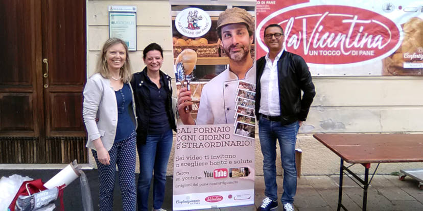 Nerio Dalla Vecchia (presidente del Mandamento di Schio di Confartigianato Vicenza), Sabrina Gasparini (presidente dei Panificatori del Mandamento di Schio) e Anna Donà (Assessore alle attività produttive del Comune di Schio) Nerio Dalla Vecchia (presidente del Mandamento di Schio di Confartigianato Vicenza), Sabrina Gasparini (presidente dei Panificatori del Mandamento di Schio) e Anna Donà (Assessore alle attività produttive del Comune di Schio)