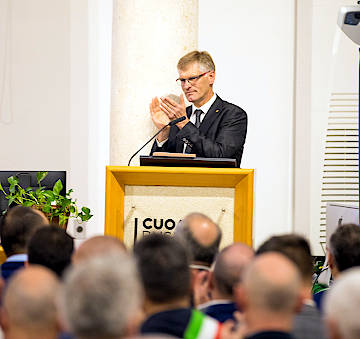 Il pres. Maurizio Facco applaude i premiati 2019