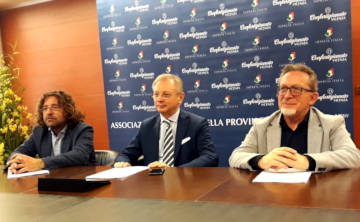 Sandro Venzo, membro della Giunta provinciale di Confartigianato Imprese Vicenza con delega al Lavoro, Scuola e Formazione; Agostino Bonomo, presidente di Confartigianato Imprese Vicenza; e Carlo Alberto Formaggio, Responsabile dell’Ufficio VIII Ambito territoriale di Vicenza