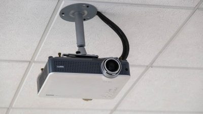 Sala dell'intraprendenza proiettore - Centro Congressi Confartigianato Imprese Vicenza
